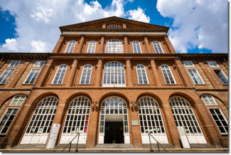 Immagine della facciata dell'edificio "Poveri vecchi"